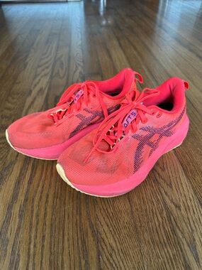 Asics Women’s Novablast 5 in Fiery Red/Edo Purple - Size 7 (US)